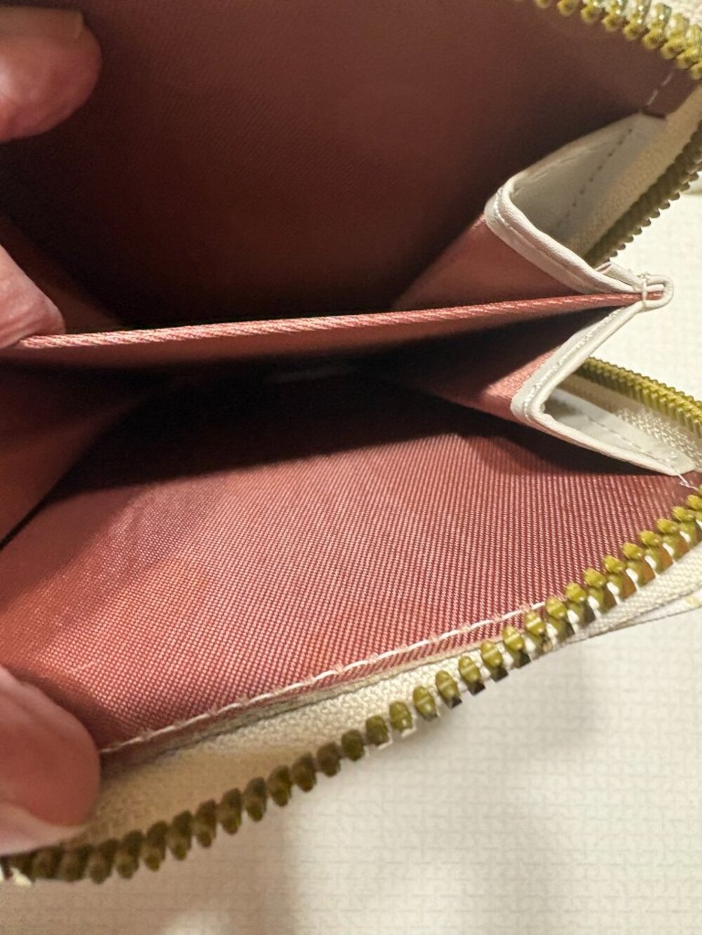 NWT Ch!c Unlimited Small Crossbody In Floral Print with many compartments - Picture 8 of 9